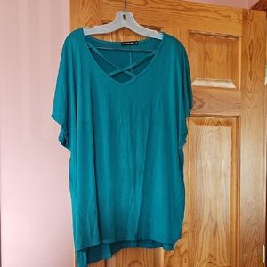NWOT Monnuro Short Sleeve Top